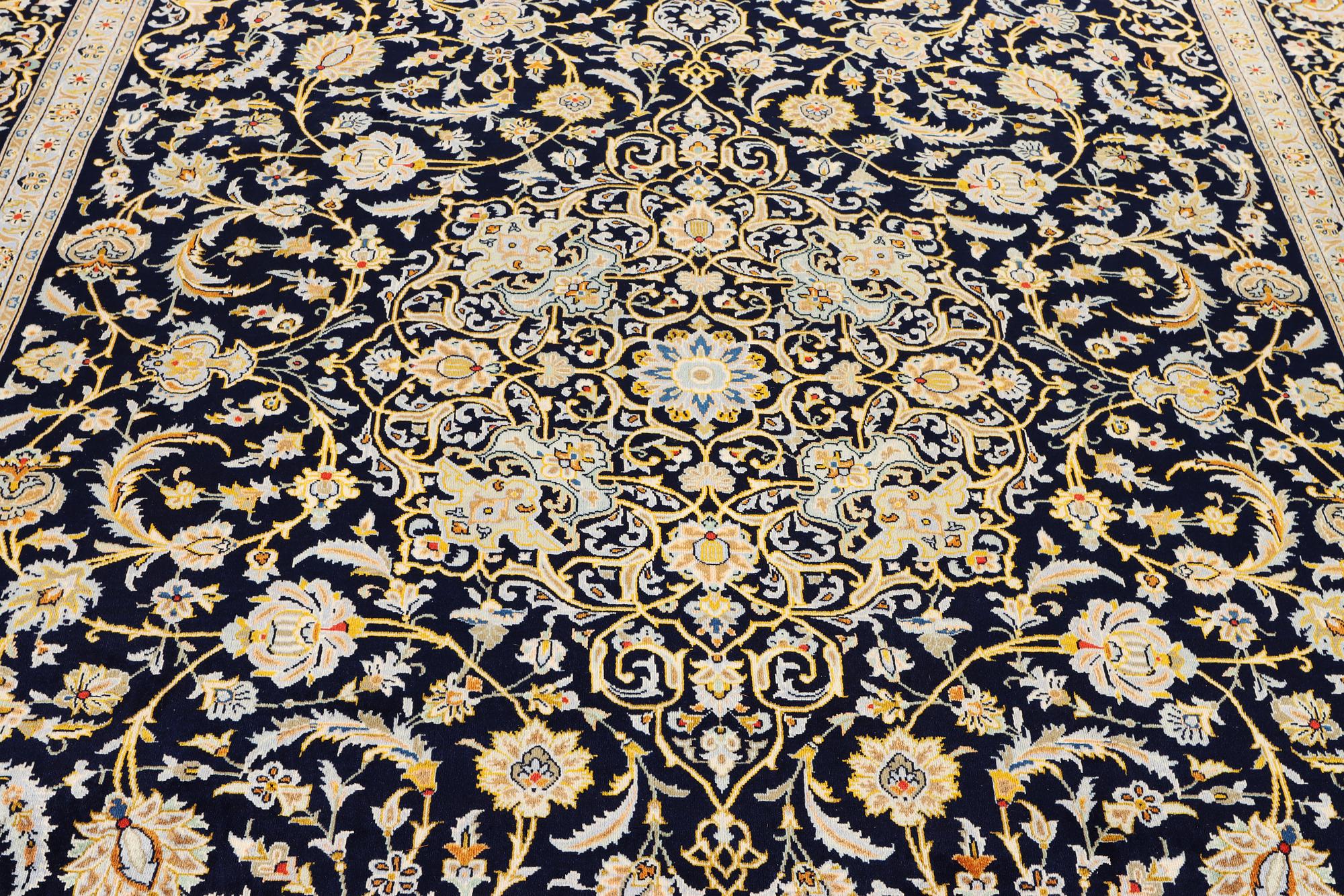 Matta, Keshan, ca. 376 x 266 cm.