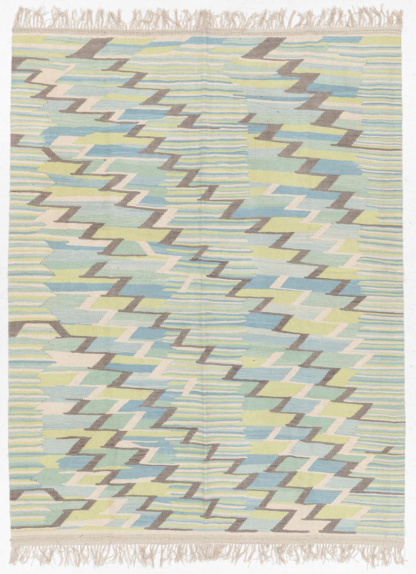 A Kelim carpet, c. 257 x 193 cm.