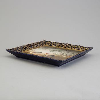 A Japanese satsuma tray, early 20th century.