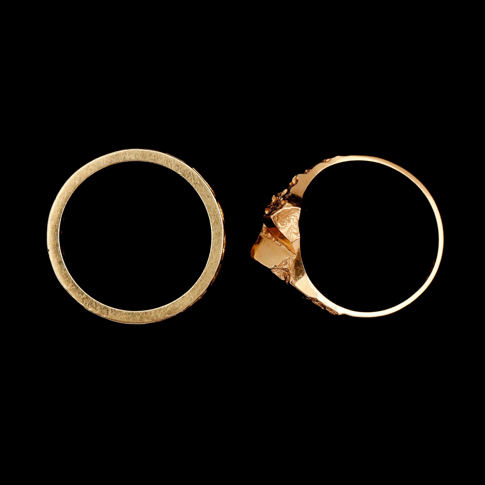 RINGAR, 2 st, 14 k och 18 k guld. Tot vikt ca 10 g.