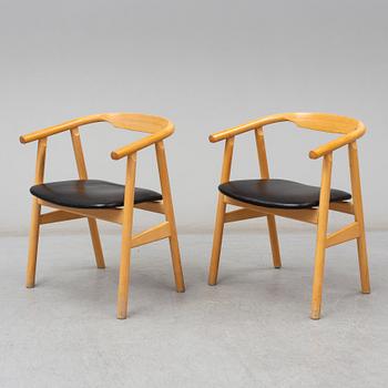 HANS J. WEGNER, karmstolar ett par, "The U chair", Getama, Gedsted, Danmark, 1900-talets andra hälft.