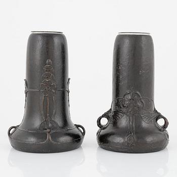 Elsa Kock och Hugo Elmqvist, två snarlika vaser, Stockholm, Jugend, tidigt 1900-tal.