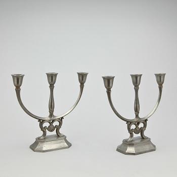 KANDELABRAR, ett par, tenn, Just Andersen, 1930-tal.