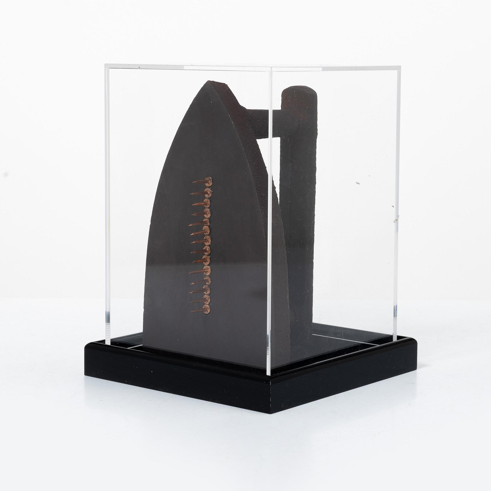 Man Ray, 'Cadeau'.
