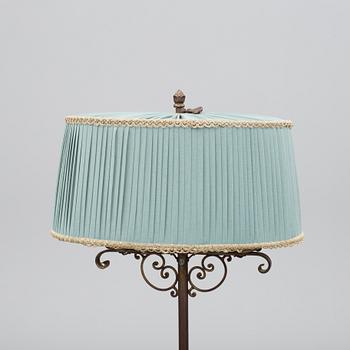 GOLVLAMPA, smidesjärn, 1900-tal.