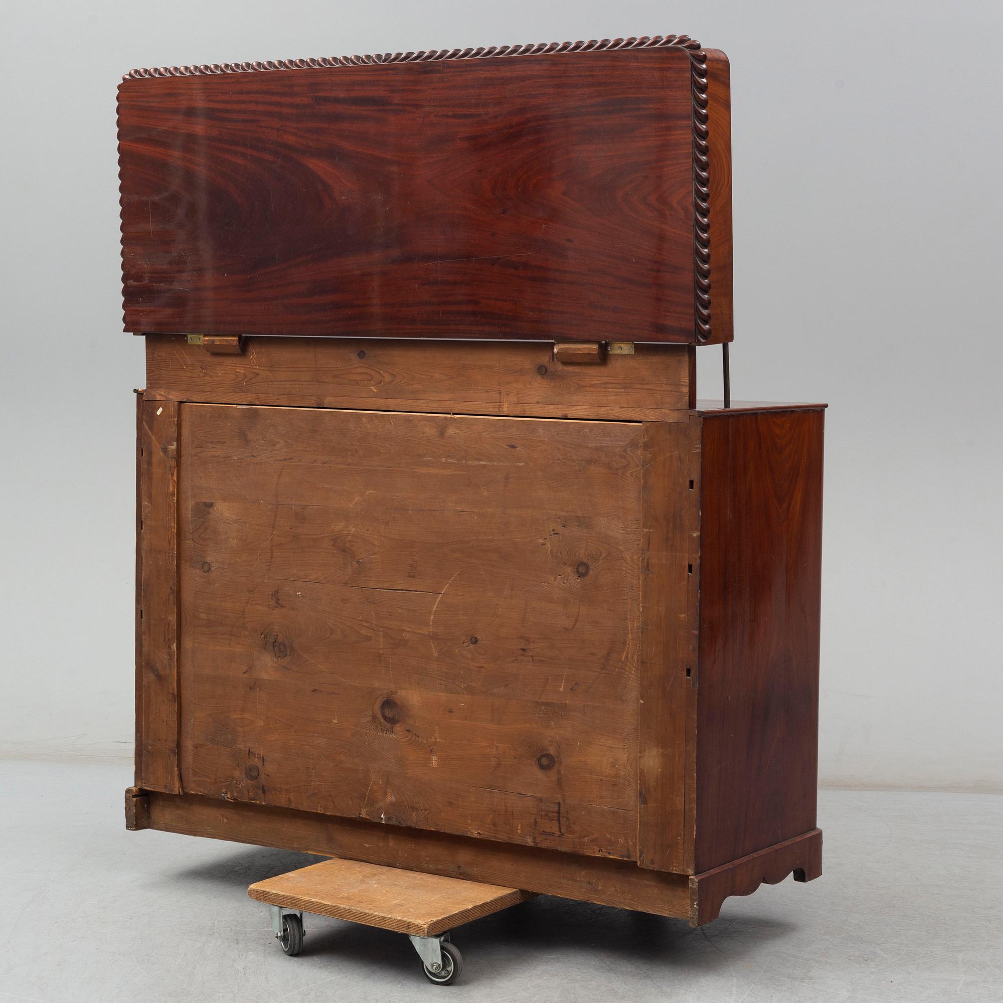 SKÄNK / SERVERINGSBÄNK, Nyrokoko, 1800-talets andra hälft.
