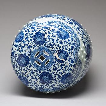 A pair of blue and white garden seats, Qing dynasty, 18th Century.