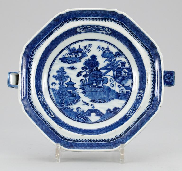 VÄRMEFAT, porslin. Qing dynastin. Qianlong (1736-95).