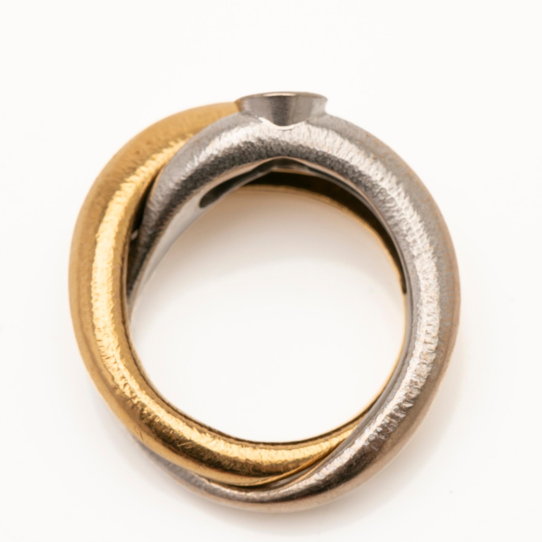 Ole Lynggaard, Ring, "Fidelity", 18K guld och vitguld med en rund briljantslipad diamant ca 0.32 ct.