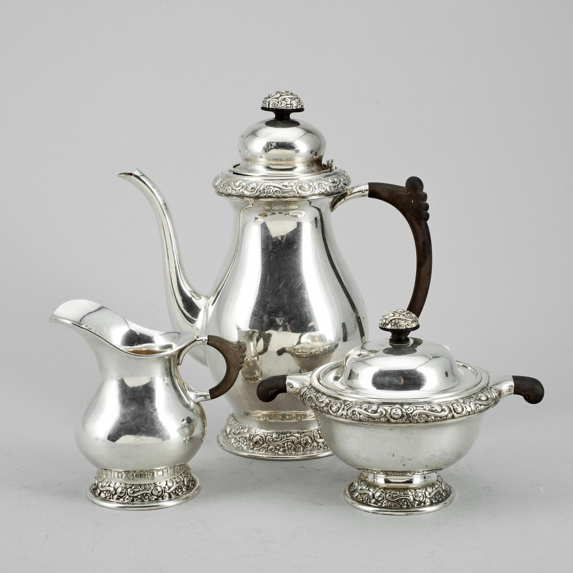 KAFFESERVIS, 3 delar, silver, CG Hallberg, 1917. Total vikt ca 1287g.