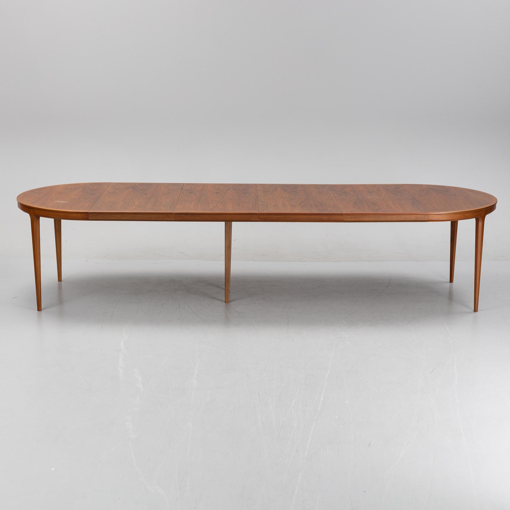 A walnut dining table by Bertil Fridhagen, Bodafors, 1960's.