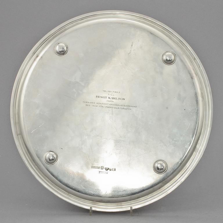 BRICKA, silver, Borgila, Stockholm, 1957. Vikt ca 1 600 g.