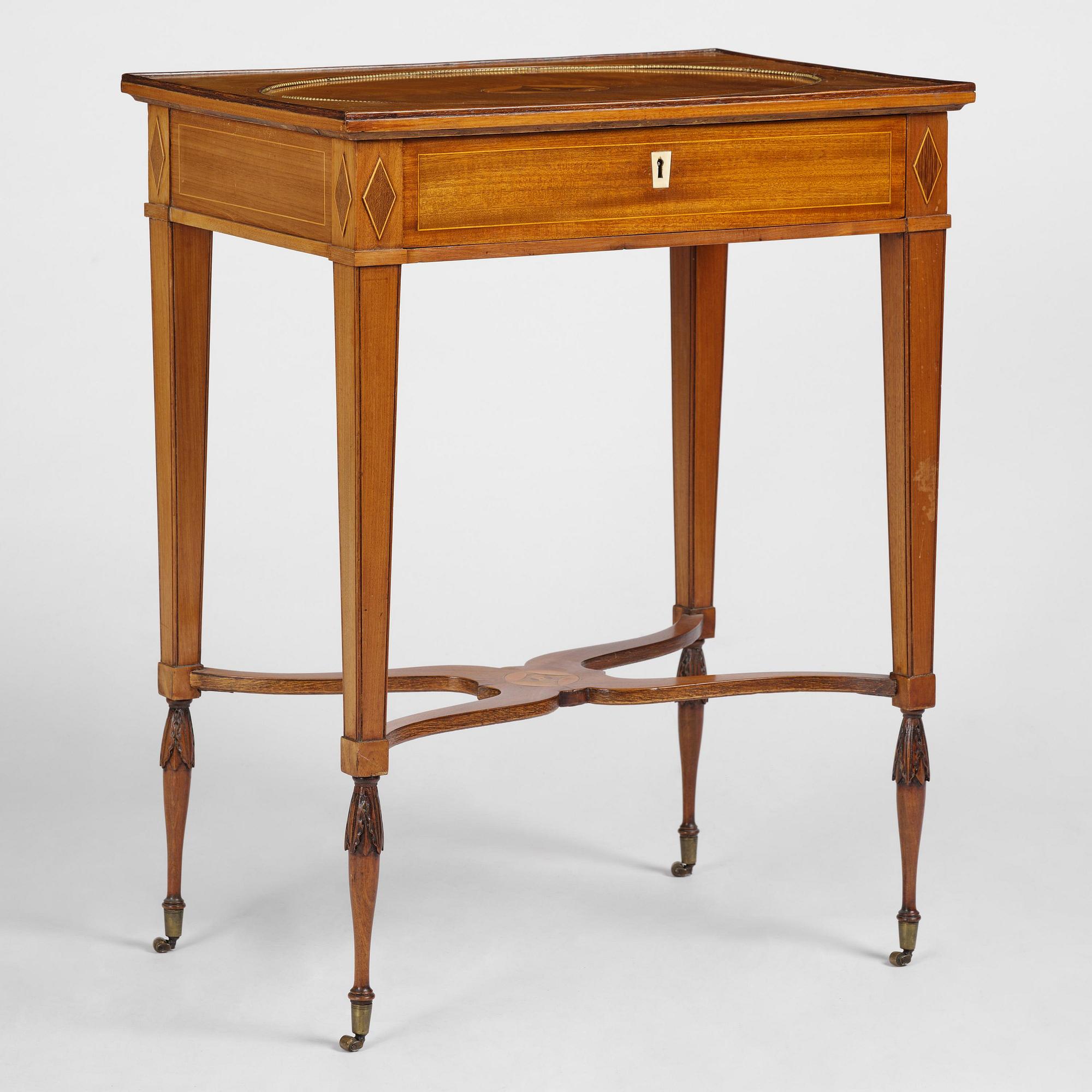 A late Mustavian mahogany table attributed to L. Qvarnberg (master in Stockholm 1801-13).