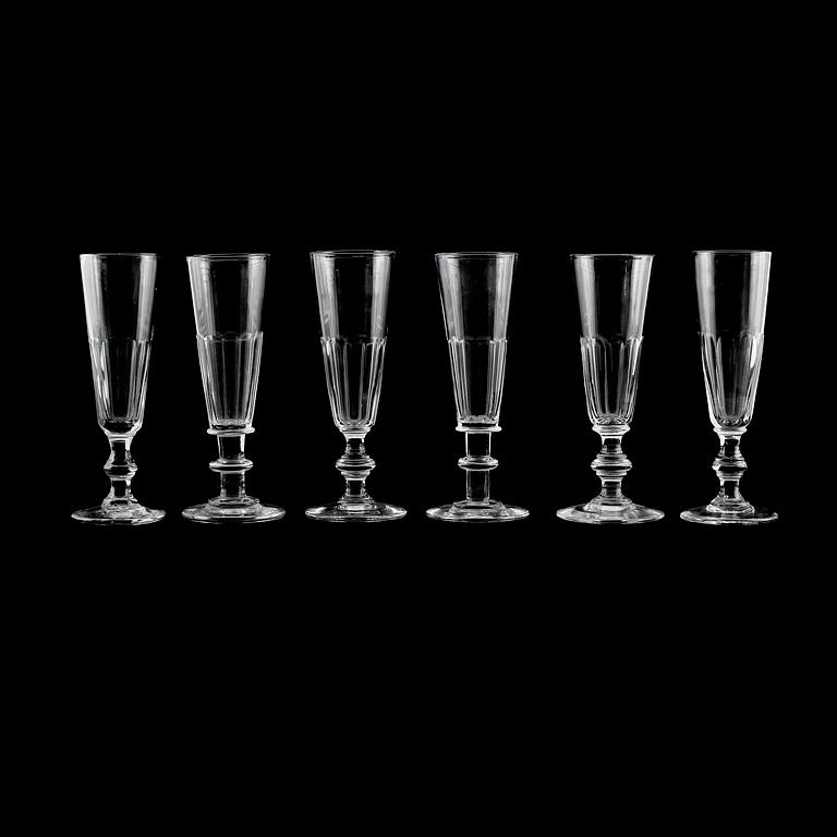 CHAMPAGNESTRUTAR, 6 st snarlika, glas, 1800-talets andra hälft.