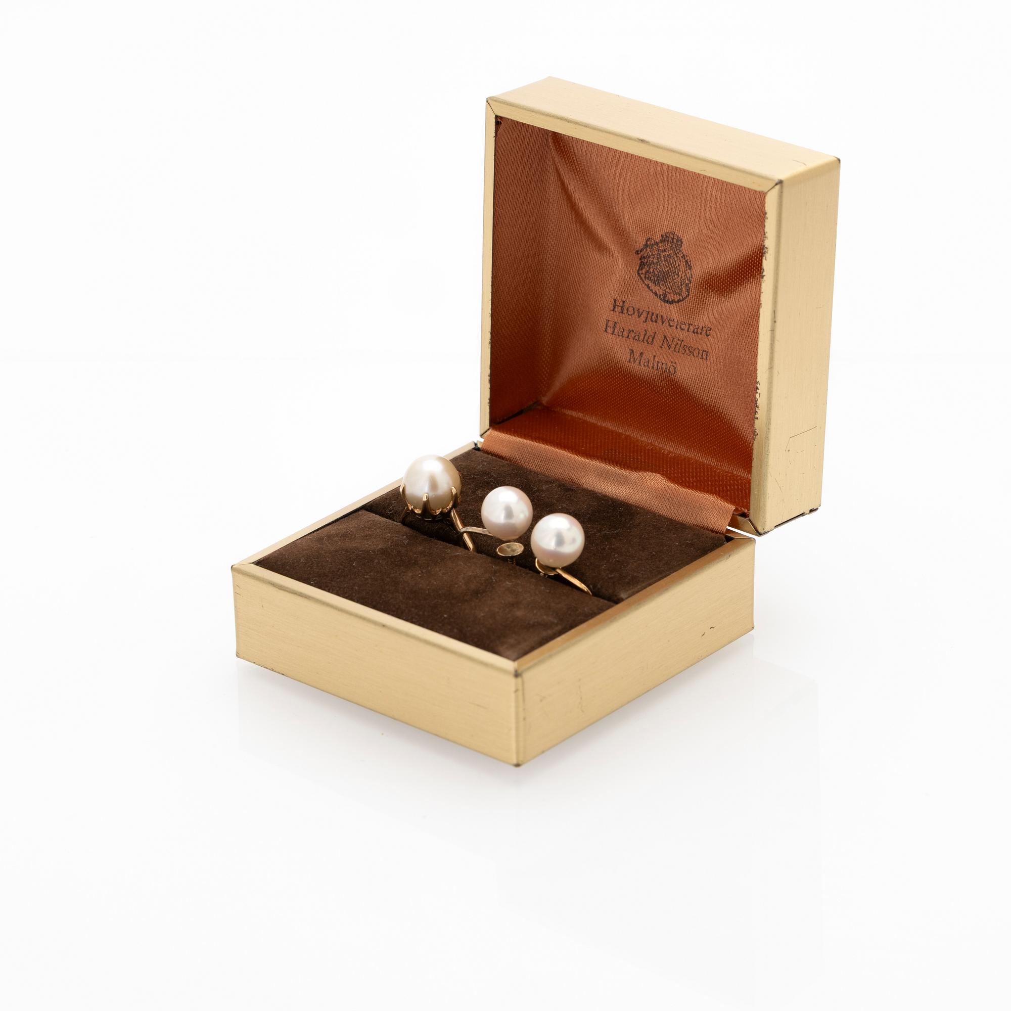 Ring and earrings, a pair, 14K gold and cultured pearls.