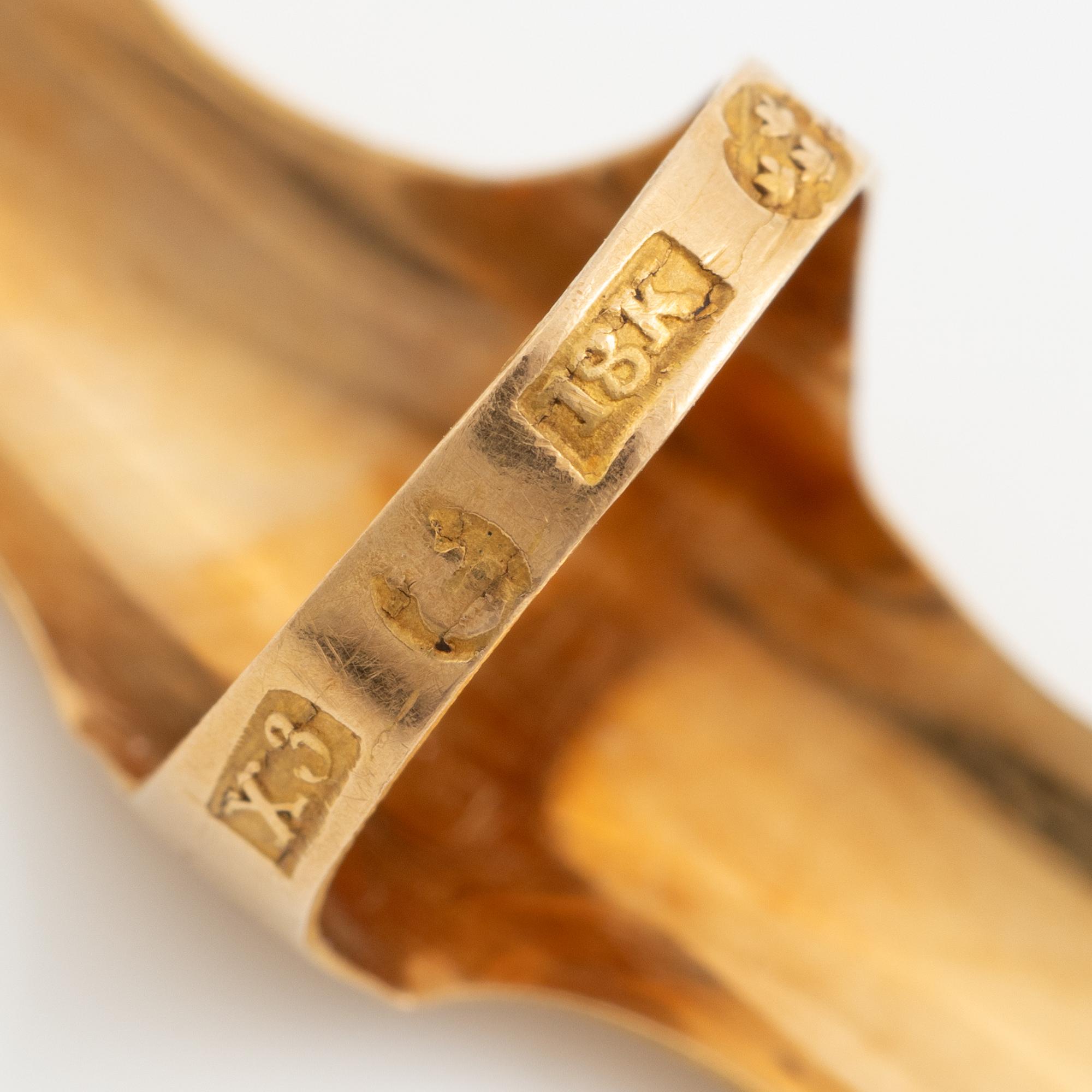 Ring 18K guld, som skydd vid sömnadsarbete. Carl Tengstedt, Göteborg 1828.