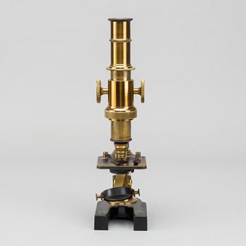 A moncular microscope around 1900.