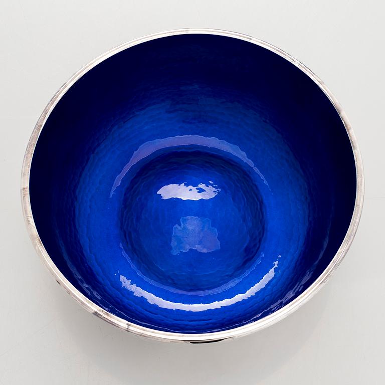 A. Tillander, skål, sterlingsilver och emalj, Åbo 2005.