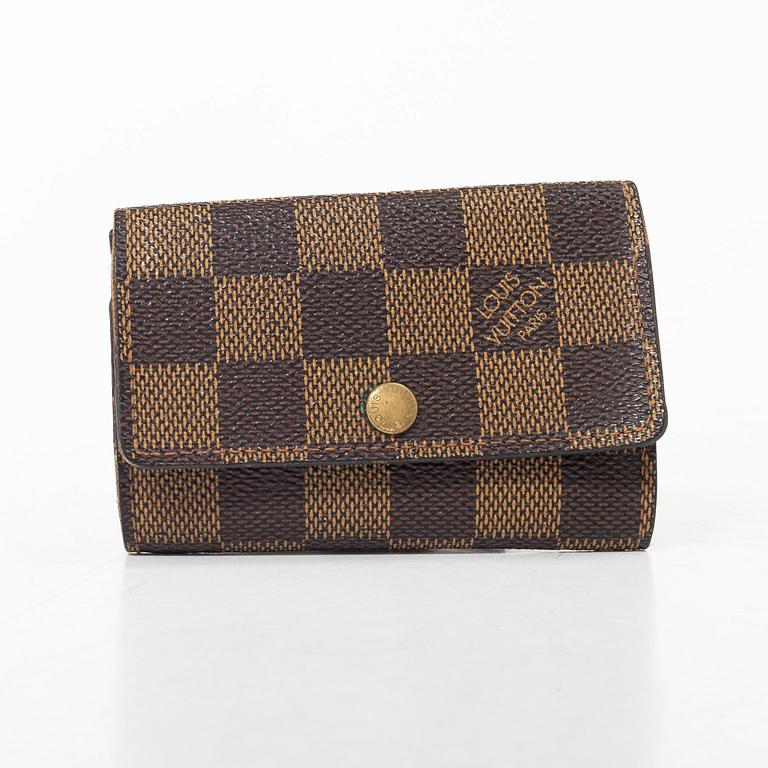 Louis Vuitton, Translation: "key holder".