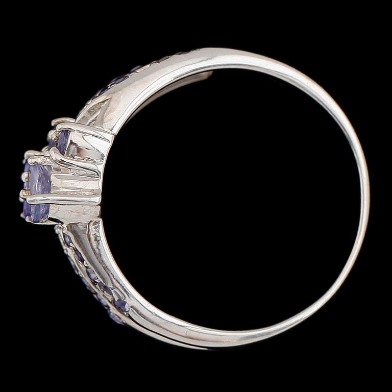 RING, sterlingsilver, blå tazaniter tot ca 1.00 ct.
