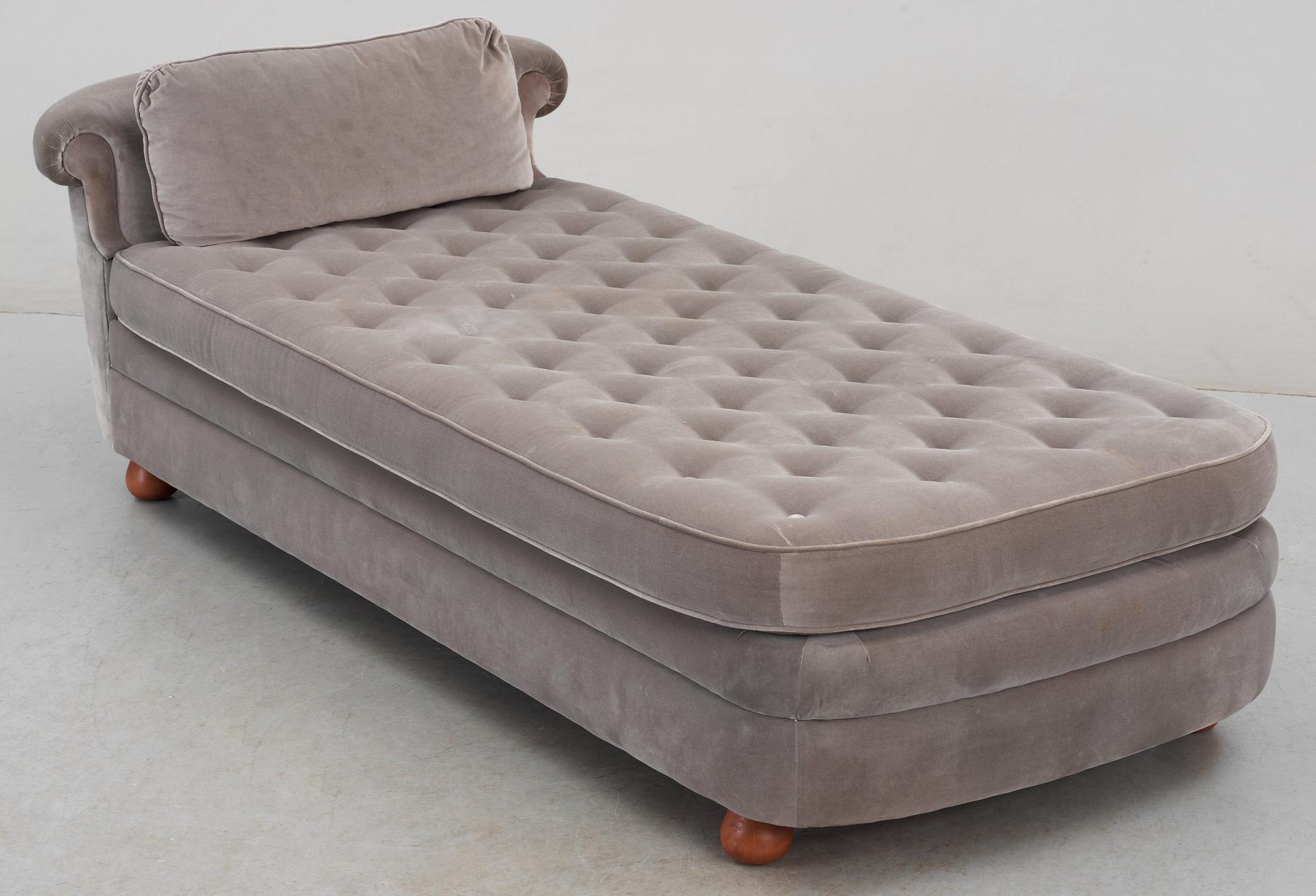 JOSEF FRANK, couch, Firma Svenskt Tenn, modell 775.