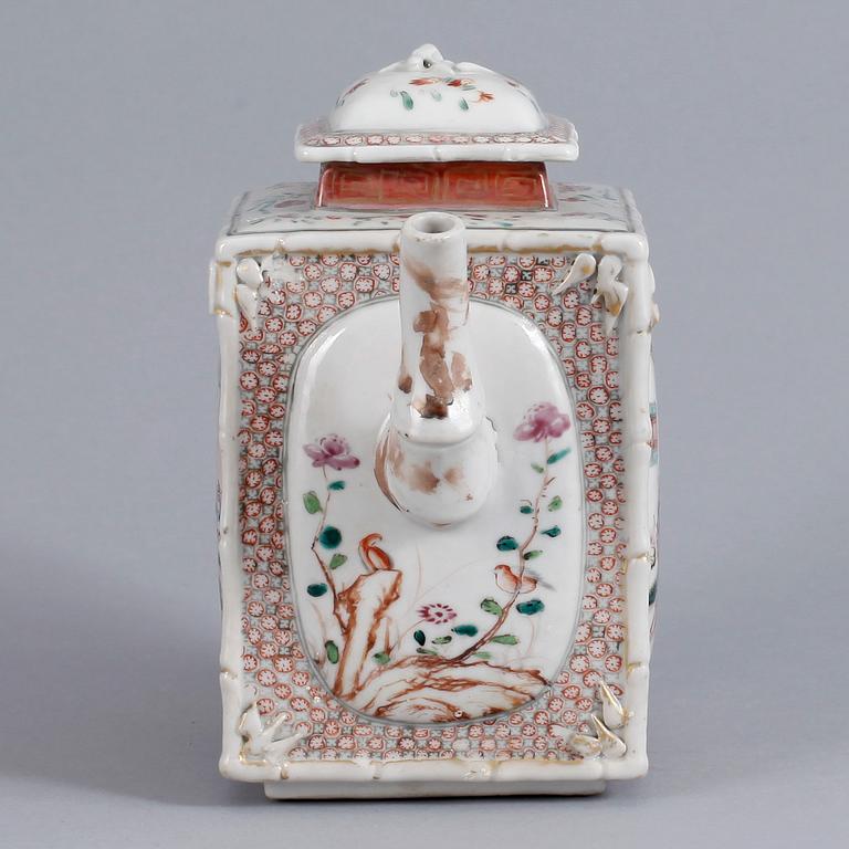TEKANNA, porslin, Kina ,sannolikt Jiaqing, 1795-1820).