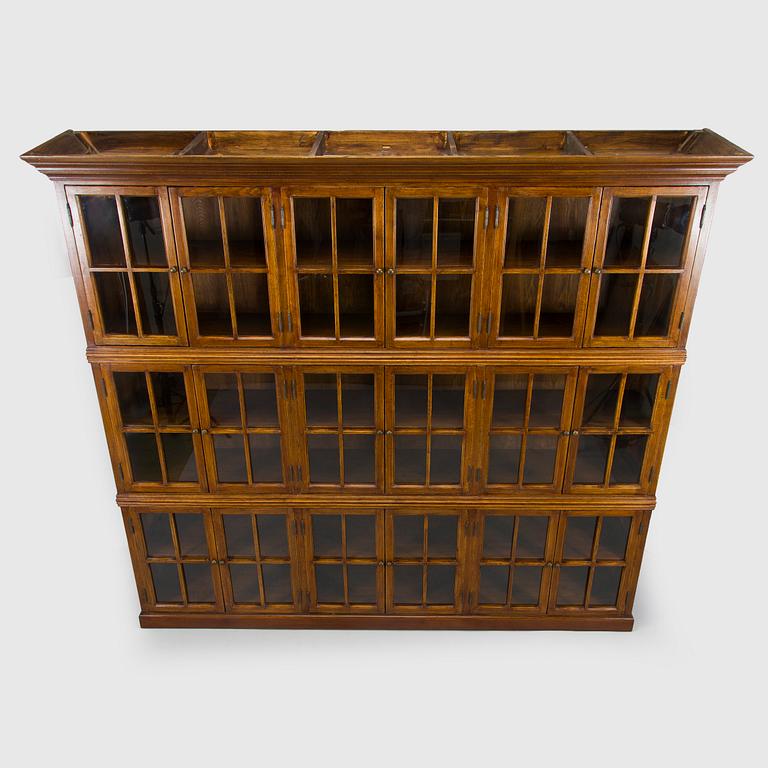 Vitrin / Skåp, modell Clifton ta Fritzies tillverkare Club Vintage Interiors 2011-2017.