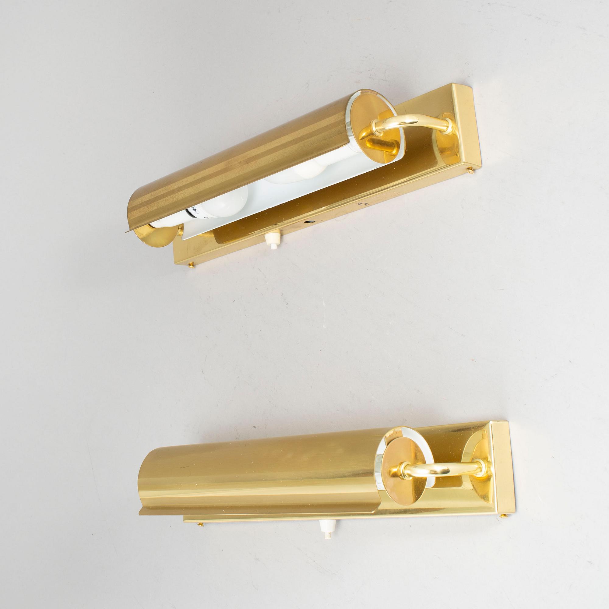 A PAIR OF BRASS WALL LAMPS FROM ÖIA.