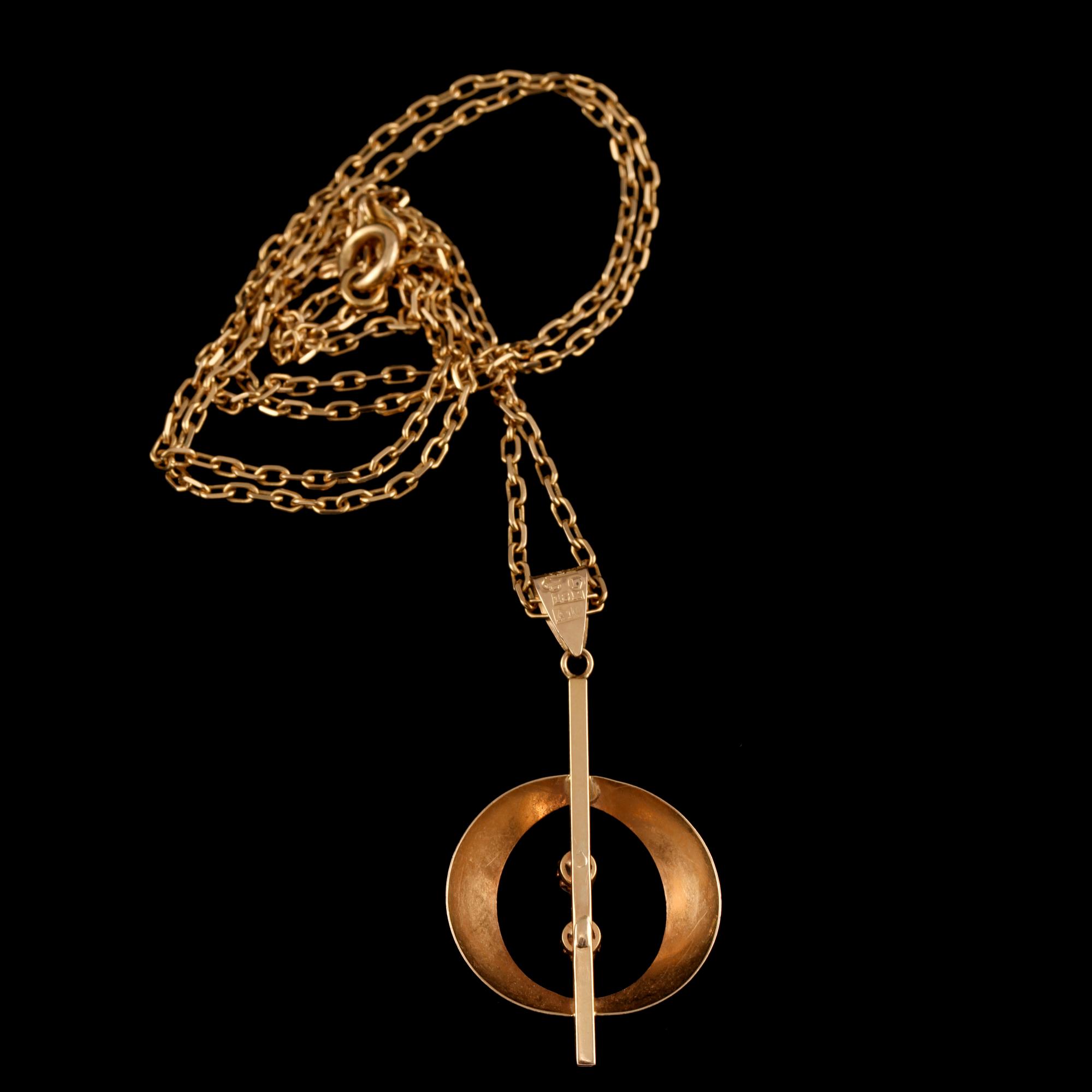 HÄNGE, 18k guld med 2 briljantslipade diamanter, tot ca 0.10 ct, Svedboms, Vetlanda, 1975. Vikt 7 g.