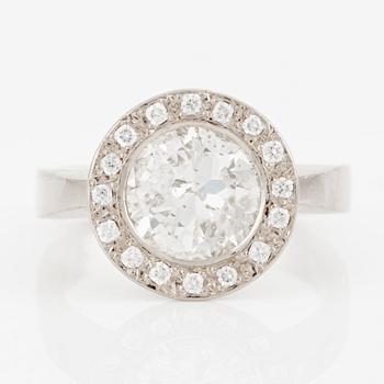 Ring in 18K white gold with an old-cut diamond approximately 2.75 ct ca H/I i.