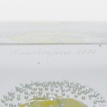 Oiva Toikka, annual glass cube 2000, signed Oiva Toikka Nuutajärvi 2000, 912/2000.