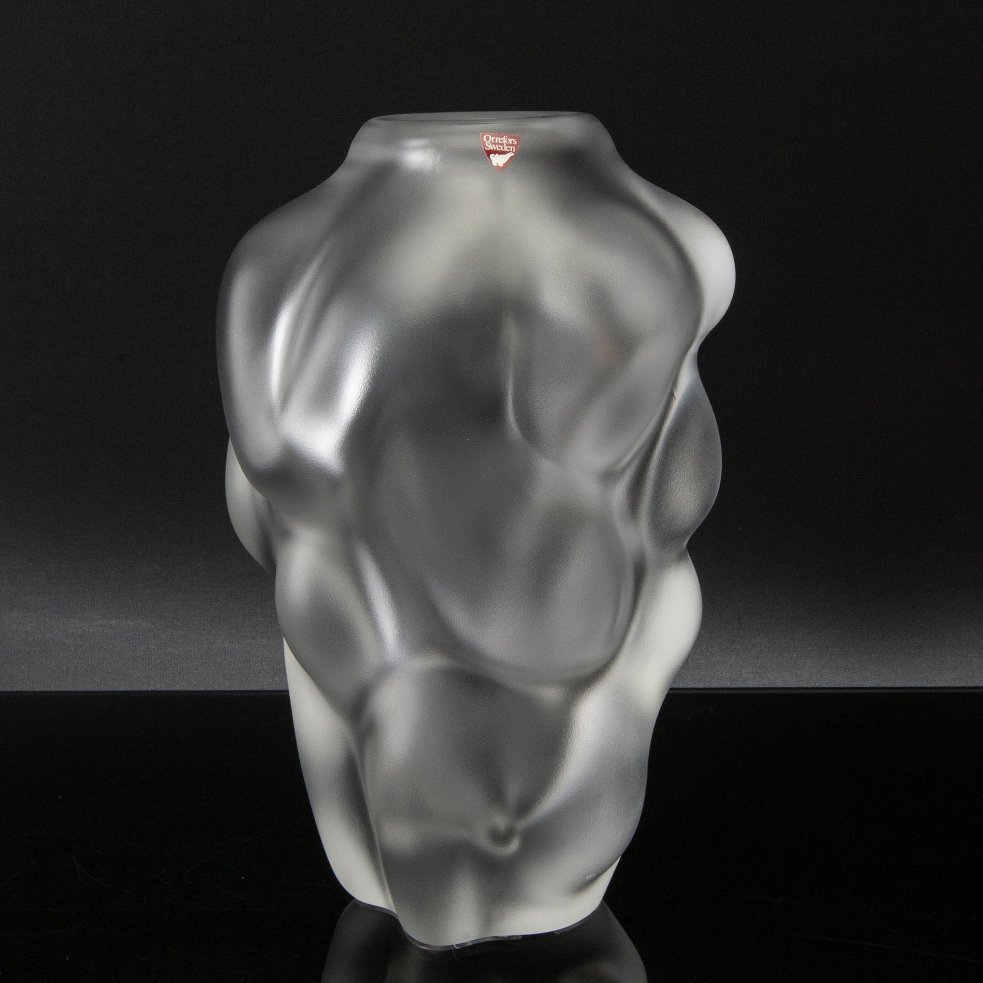 PER B SUNDBERG, a signed Orrefors glass vase, model. 1996.