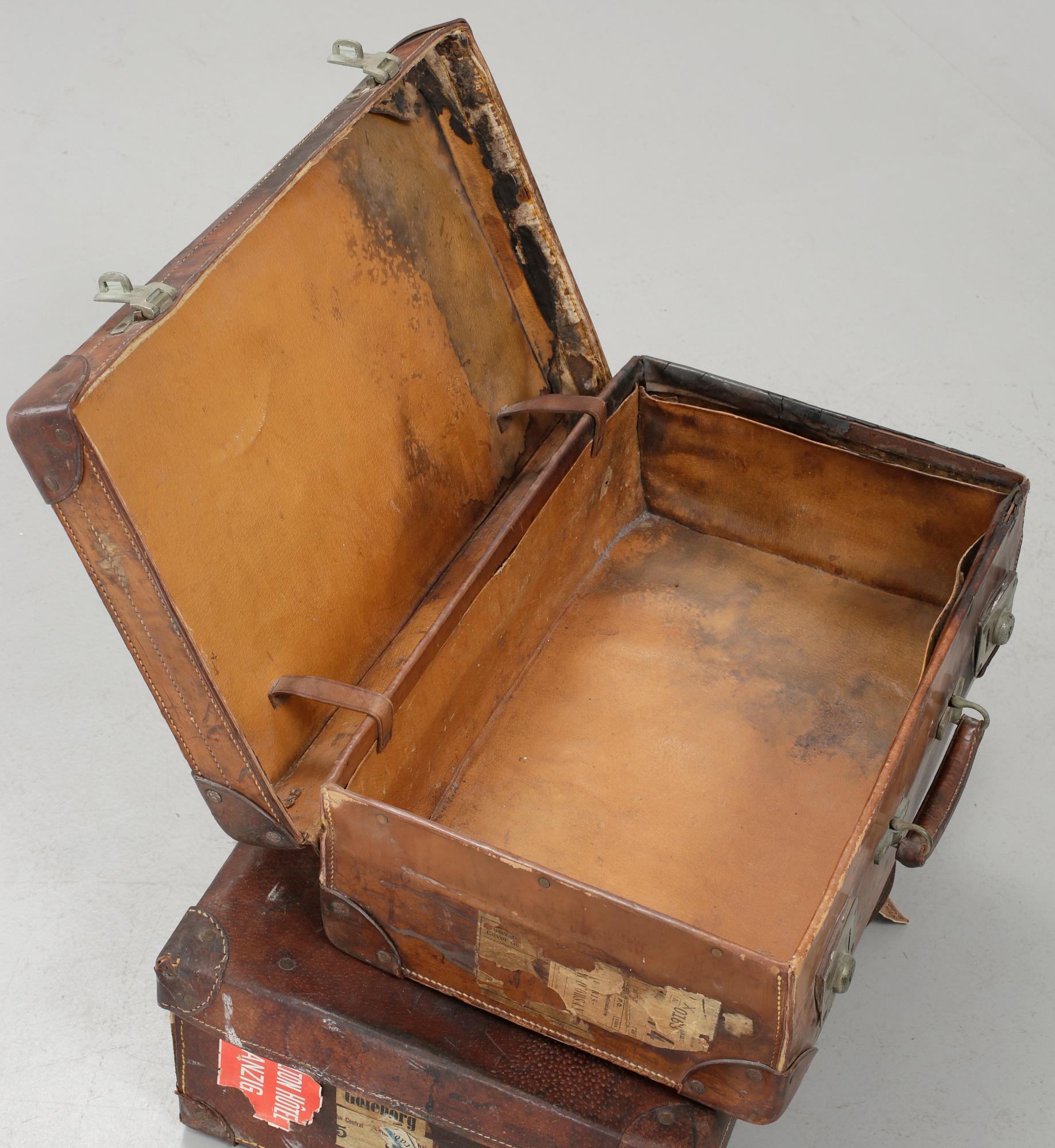 RESVÄSKOR, 2 st, läder, 1920-tal.