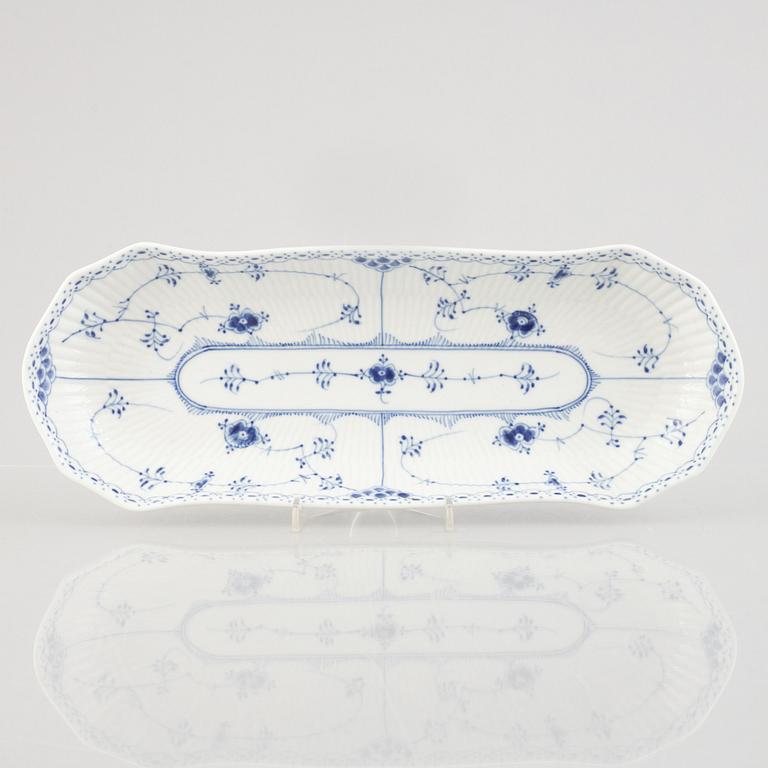 Skålfat, porslin, Royal Copenhagen, "Musselmalet halvblond", modell 714, 1958.