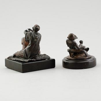 FIGURER, 2 st, brons, 1900-talets första hälft.