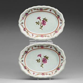 A pair of export porcelain famille rose dishes, Qing dynasty, Qianlong (1736-1795).