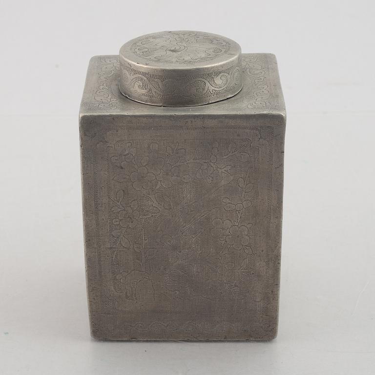 A Chinese pewter tea caddy, Qing dynasty, 19th century.