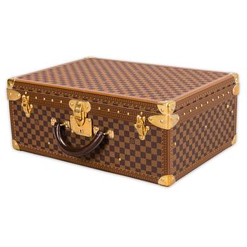 39. Louis Vuitton, LOUIS VUITTON, Alzer 55 Damier Ebéne Luggage.