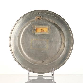 Tallrik, ur Hedvig Eleonoras Strömsholmsservis, av Nicholas Kelk (mästare i London 1638-88), daterat 1680.