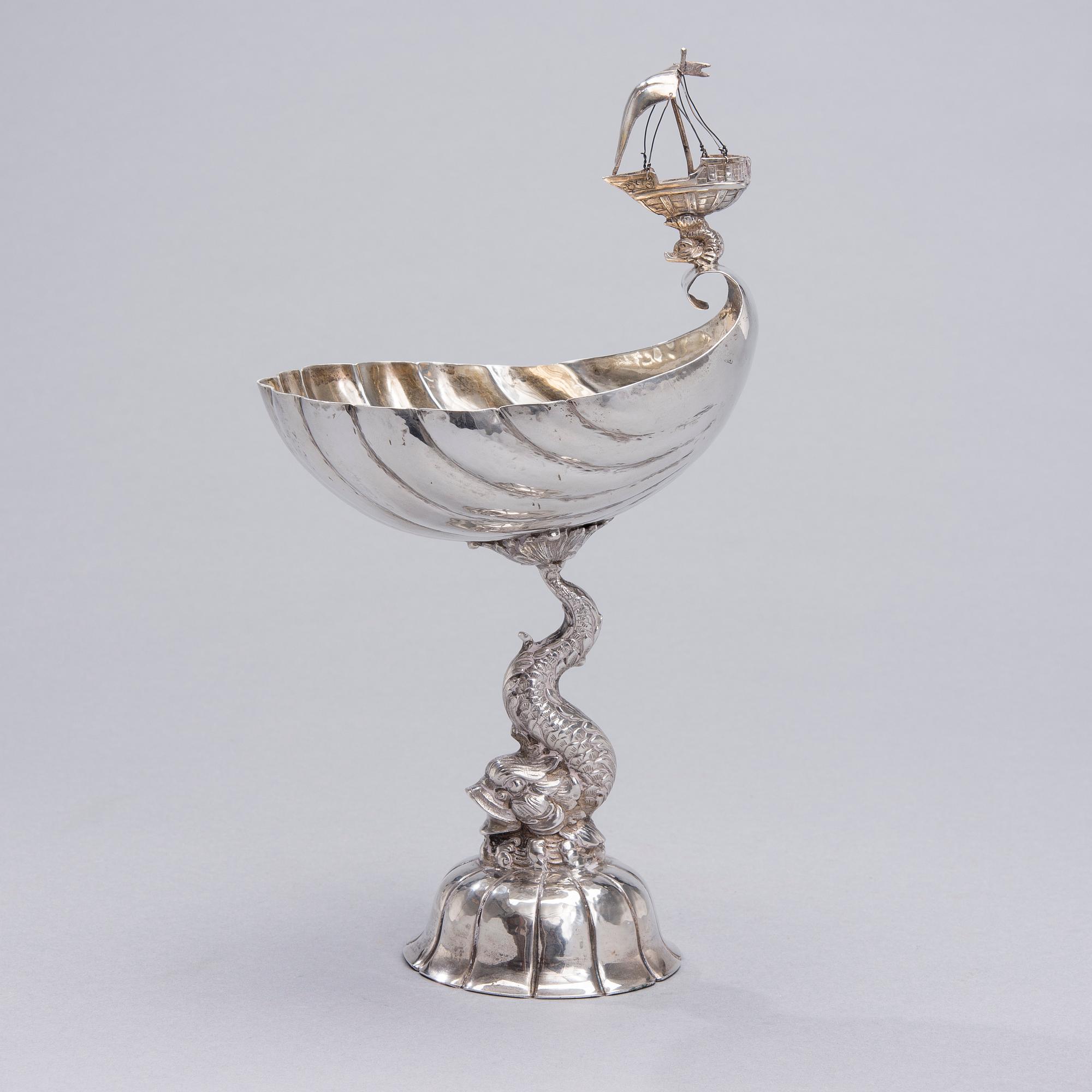 SNÄCKPOKAL PÅ FOT, silver, Tyskland 1900-talets mitt, vikt 324 g.