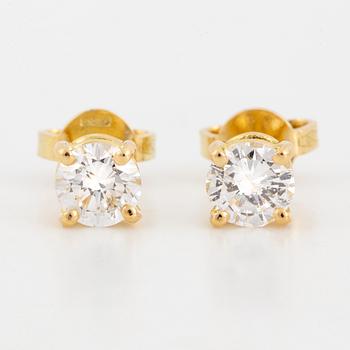 Brilliant-cut diamond stud earrings, ca 0,94 ct.