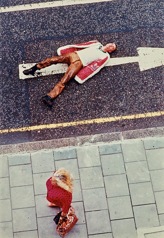 Wolfgang Tillmans, "Sidewalk Fashion Victim", 1993.