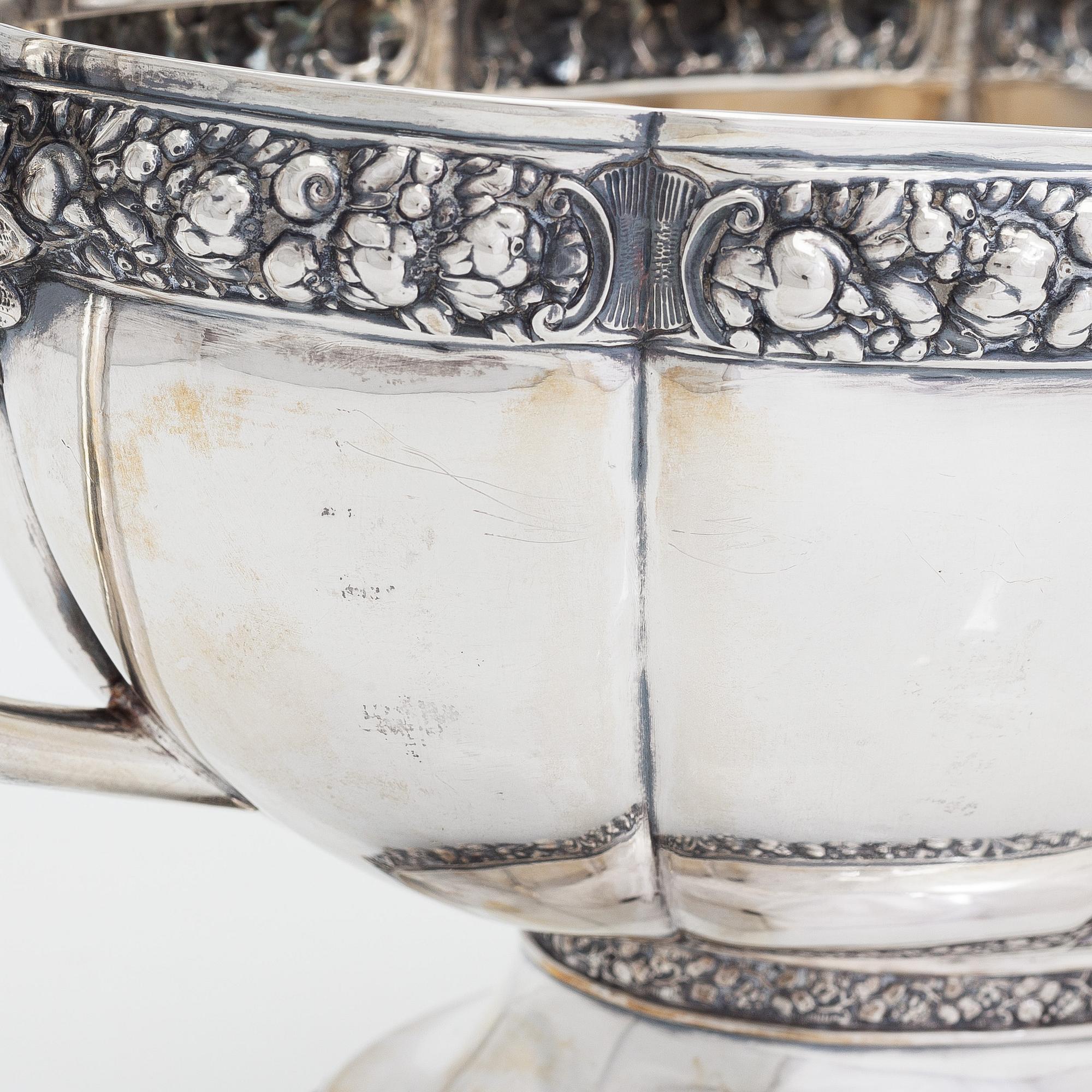 Praktskål, silver, finska stämplar, 1900-talets första hälft.