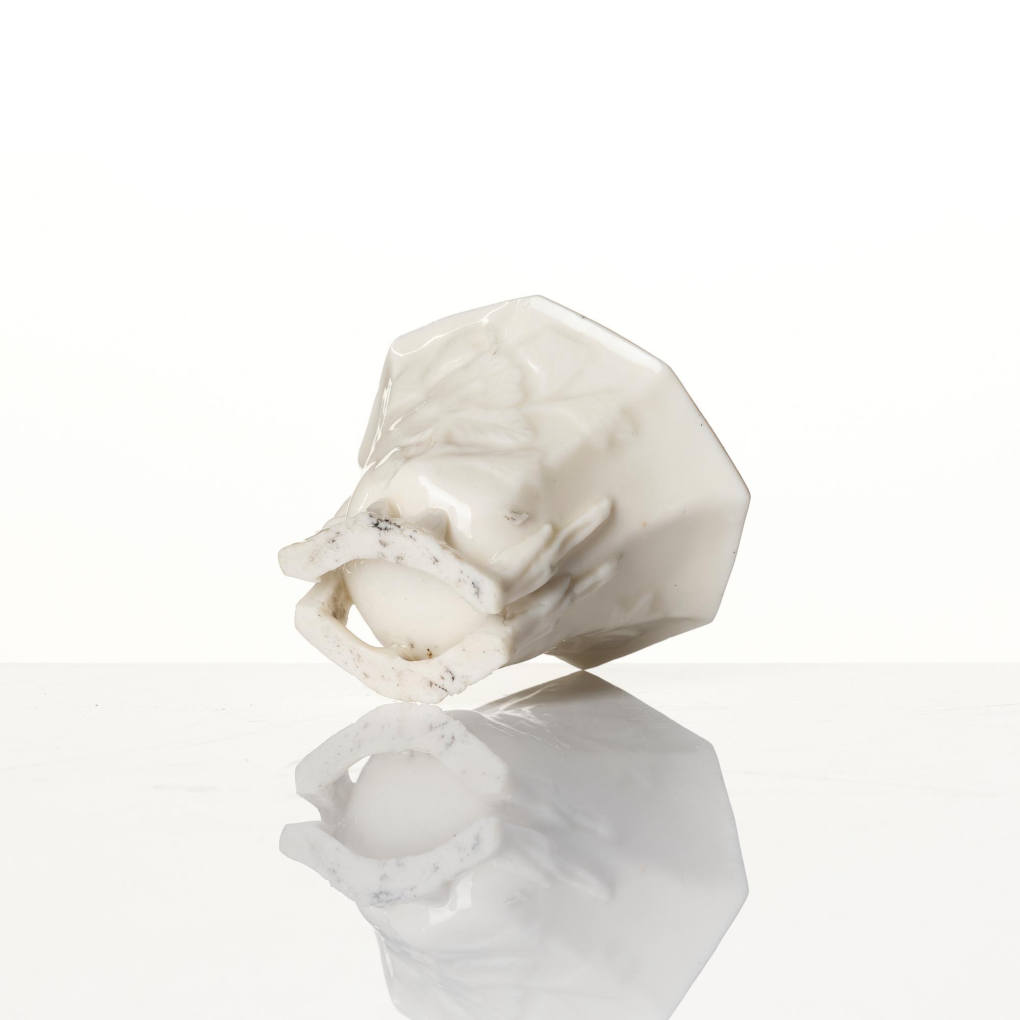 A lacquer tea box and a blanc de chine cup, Qing dynasty 18/19th century.