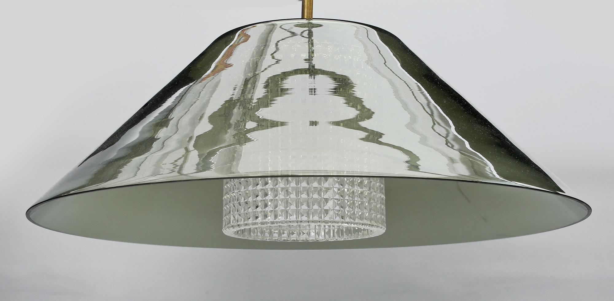 TAKLAMPA, Carl Fagerlund, Orrefors, 1900-talets andra hälft. Höjd ca 37 cm.