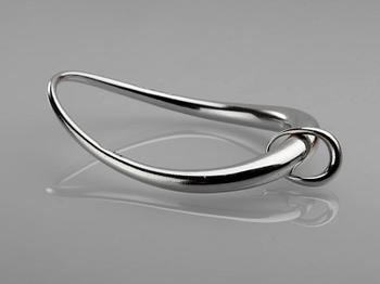 ARMRING, sterlingsilver, "Offspring", Jacqueline Rabun för Georg Jensen, Danmark, 2002. Vikt ca 46 g.