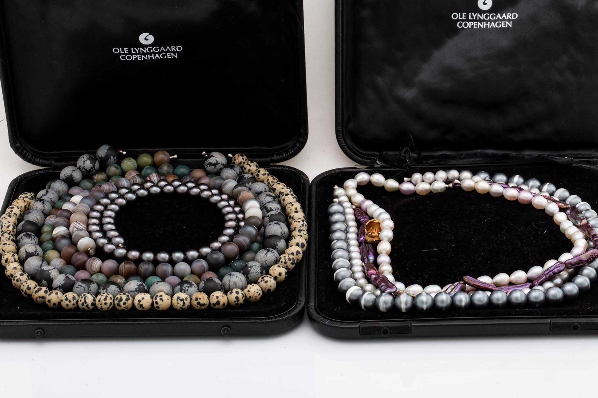 LYNGGAARD, 9 neclaces and clasp 18K gold, original cases, 1 case damaged, lengths approx 40-46 cm.