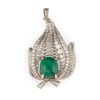 Brosch/hänge 18K vitguld med en cabochonslipad smaragd.