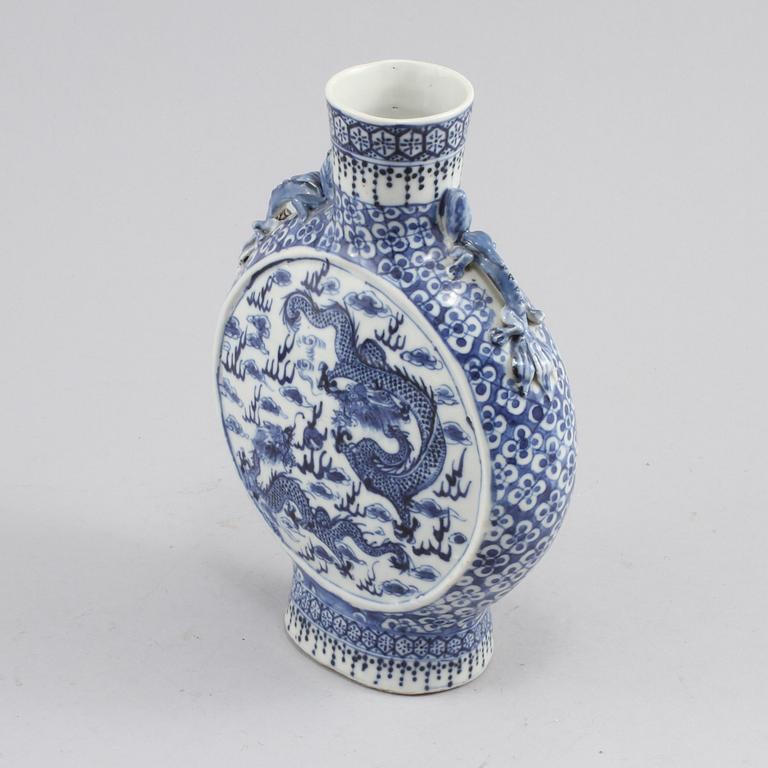 PILGRIMSKRUS, porslin, Kina, 1800-tal.