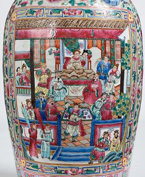 A massive Canton vase, late Qing dynasty.